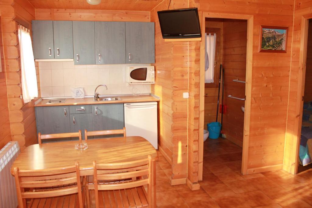 Sabiñánigo Camping Valle De Tena חדר תמונה