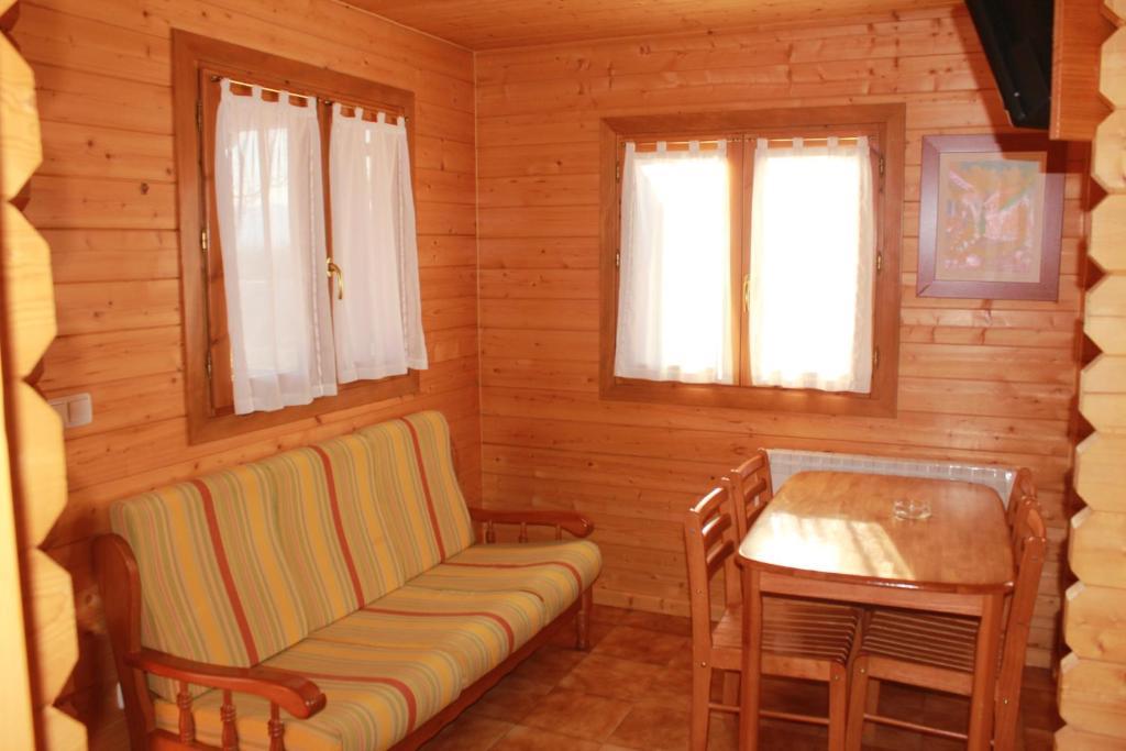 Sabiñánigo Camping Valle De Tena חדר תמונה
