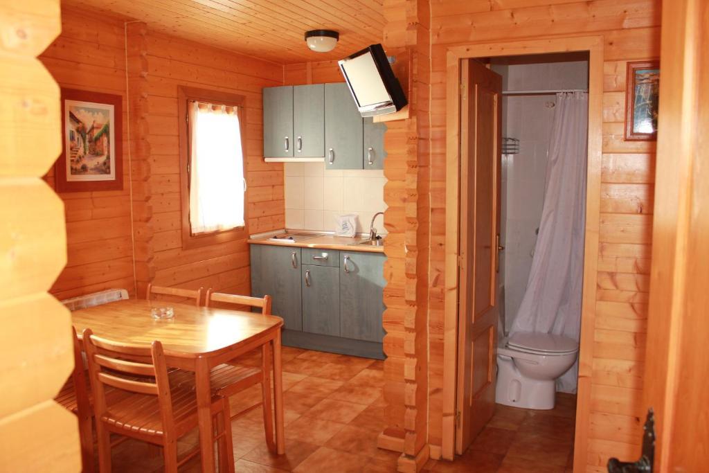 Sabiñánigo Camping Valle De Tena חדר תמונה