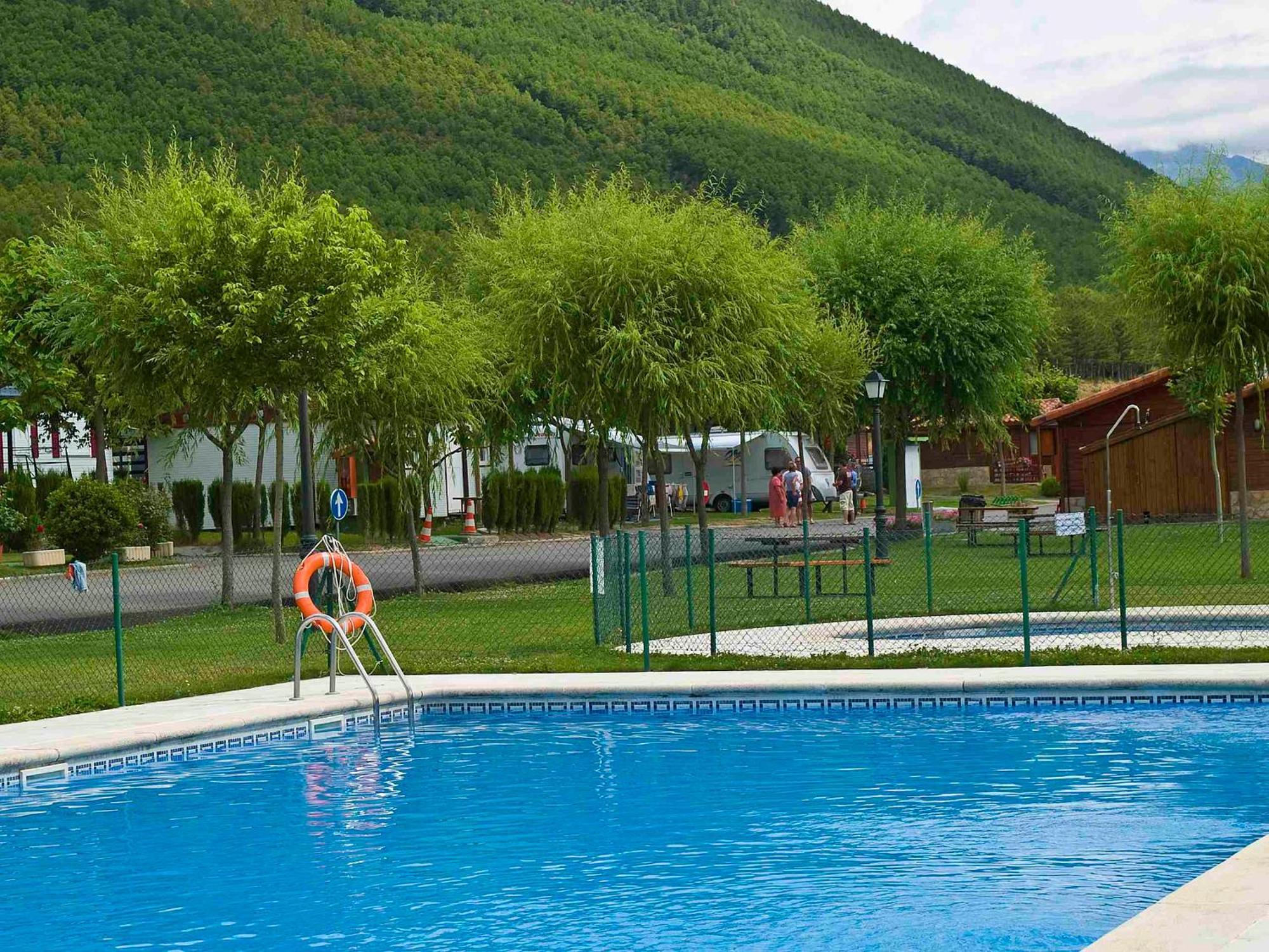 Sabiñánigo Camping Valle De Tena מראה חיצוני תמונה