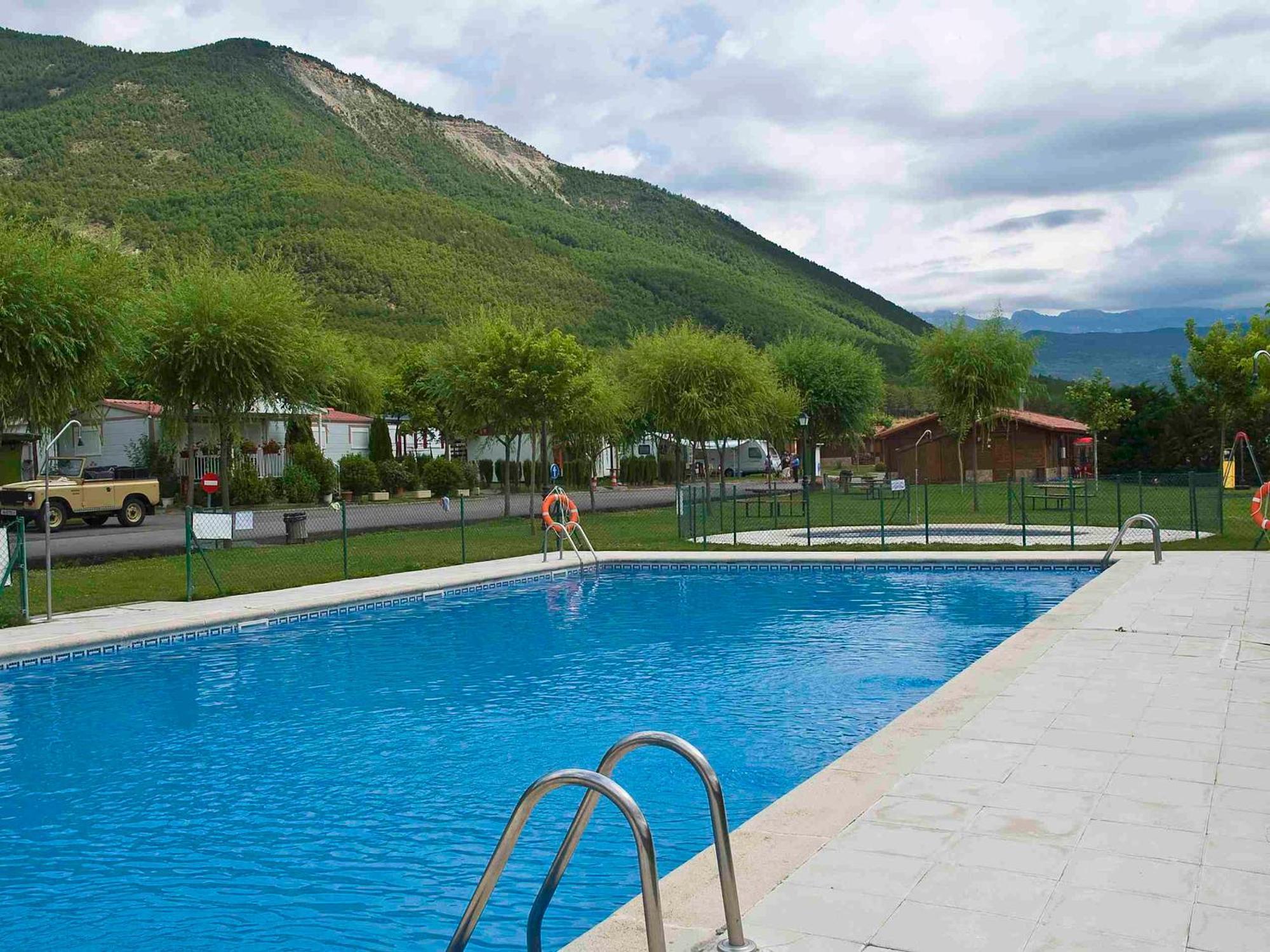 Sabiñánigo Camping Valle De Tena מראה חיצוני תמונה